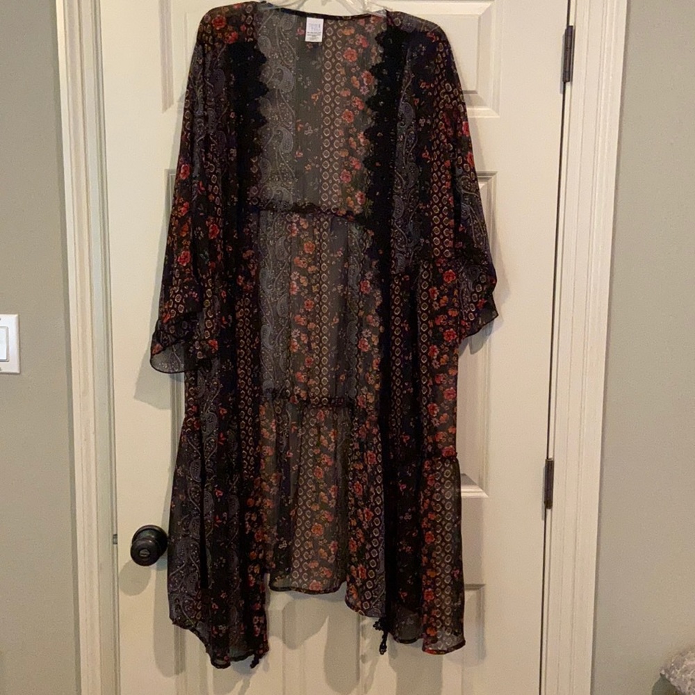 Crochet trim kimono